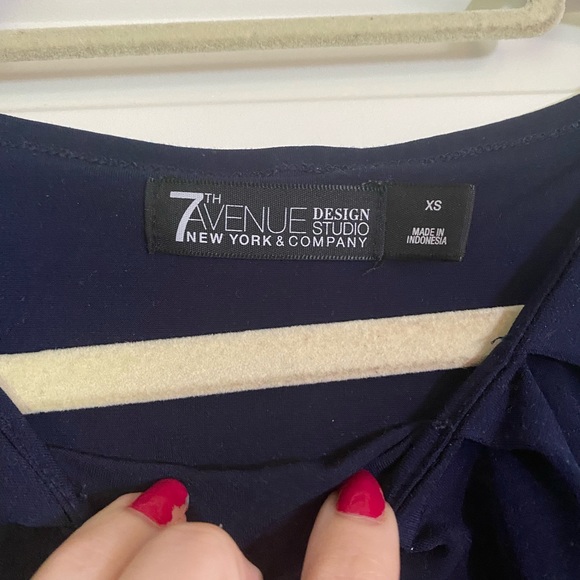 New York & Company Blue Pleated & Shirred Shell Sleeveless Top in Size XS - Picture 7 of 8